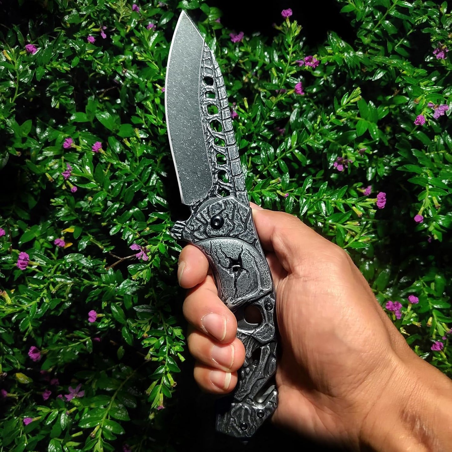 Pocket Knife, Cool SKULL Pocket Folding Knife with Seatbelt cutter & Window Breaker, Great festival Christmas Gift EDC knife For Men Outdoor Survival Camping (Stone-wash)