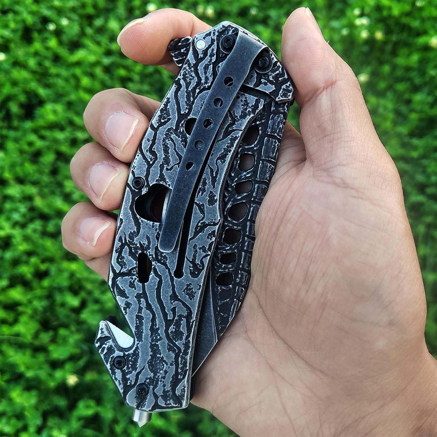Pocket Knife, Cool SKULL Pocket Folding Knife with Seatbelt cutter & Window Breaker, Great festival Christmas Gift EDC knife For Men Outdoor Survival Camping (Stone-wash)