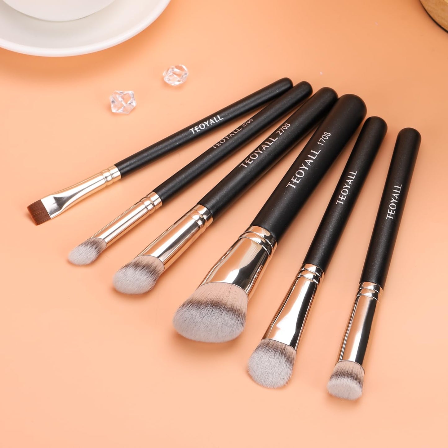 TEOYALL Foundation, Contour and Concealer Brush Set, 3-piece Angled Synthetic Kabuki Brushes for Blending and Setting, suitable for liquid, cream and powder cosmetics